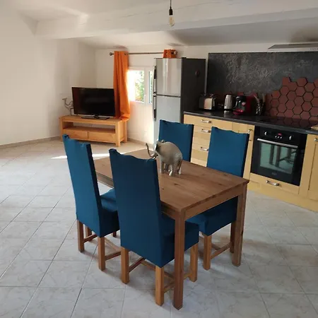 Apartment Dervonnae, La Provence A L'ombre Des Chenes *