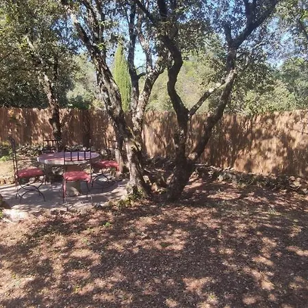 Dervonnae, La Provence A L'ombre Des Chenes Apartment Tavernes